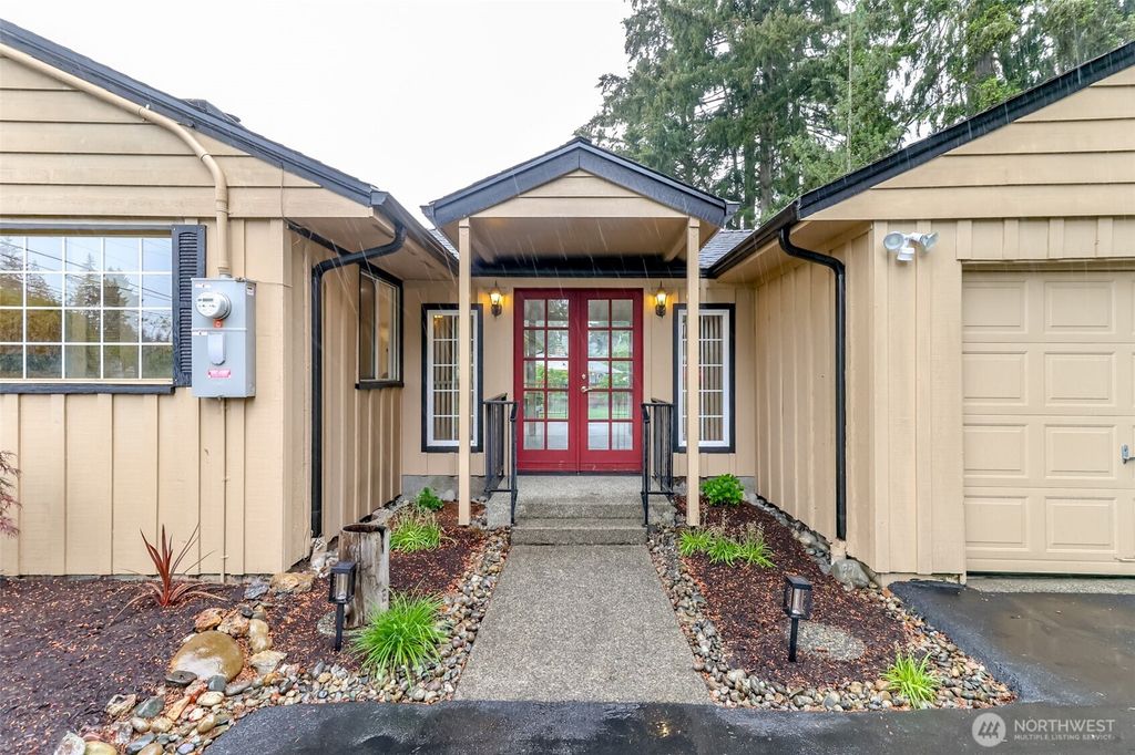 Photo of 8223 Sherwood Forest Street SW, Lakewood, WA 98498 (MLS # 2524860)
