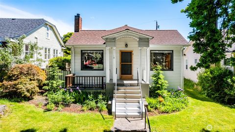 Photo of 2752 Broadway Street, Bellingham, WA 98225 (MLS # 2526160)