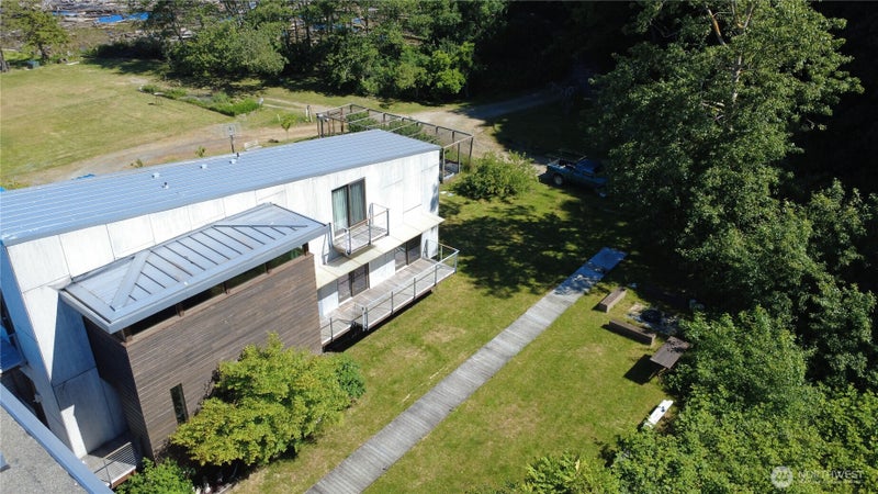 23 Sand Point Way