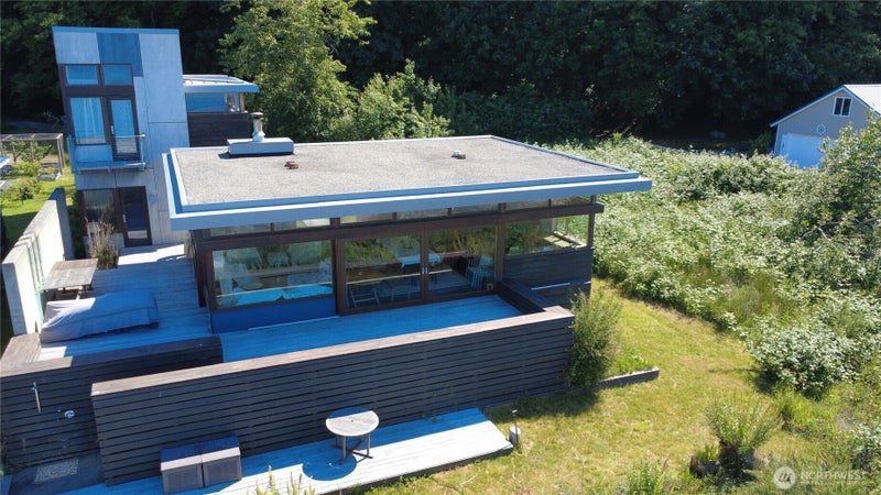 23 Sand Point Way