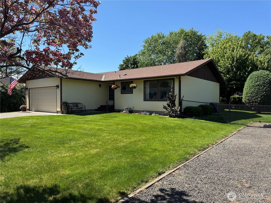Photo of 908 S 6th ST, Dayton, WA 99328 (MLS # 2519487)