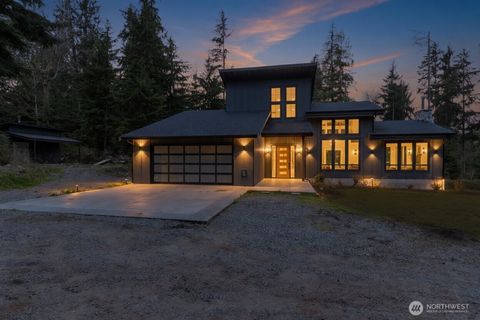 Photo of 14886 Wilkerson Spiketon Road E, Wilkeson, WA 98396 (MLS # 2512201)