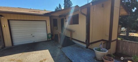 Photo of 6612 162 Street Ct E, Puyallup, WA 98375 (MLS # 2450779) Photo of 6612 162 Street Ct E, Puyallup, WA 98375 (MLS # 2450779)