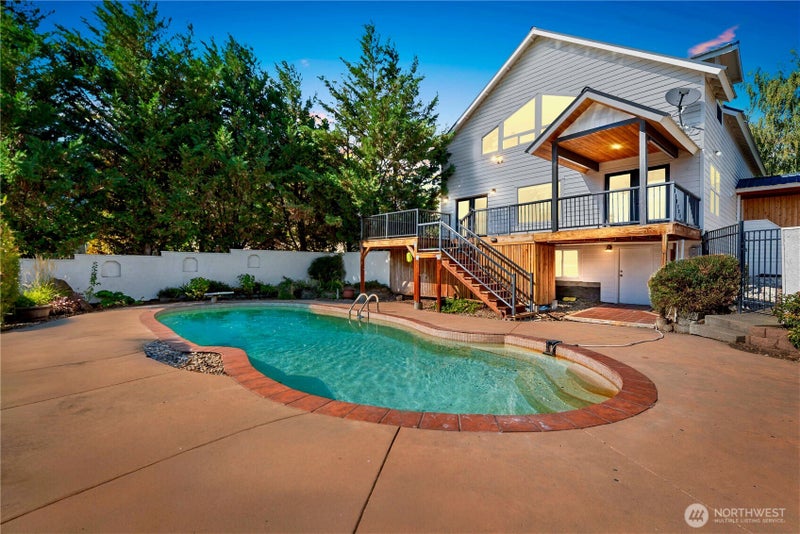 12345 Village View Drive