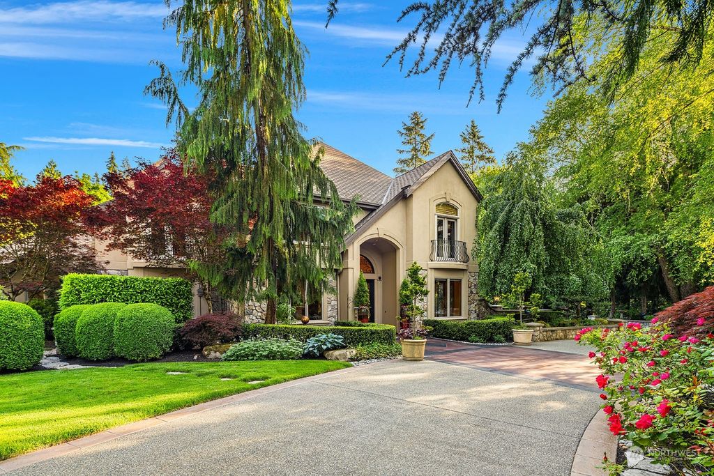 Photo of 20015 NE 85th Street, Redmond, WA 98053 (MLS # 2281152)