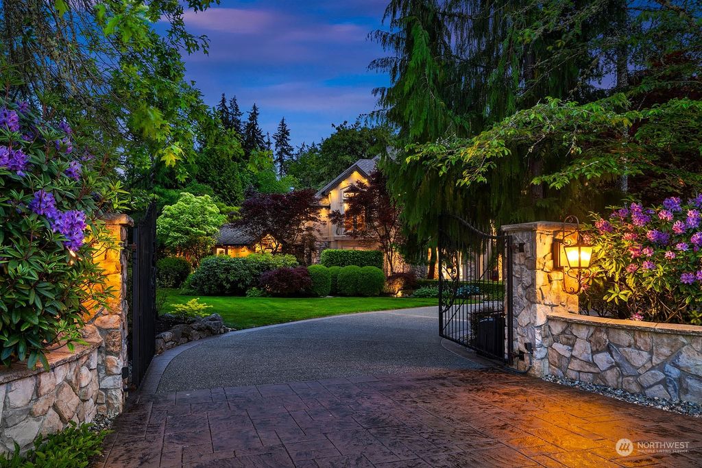 Photo of 20015 NE 85th Street, Redmond, WA 98053 (MLS # 2281152)