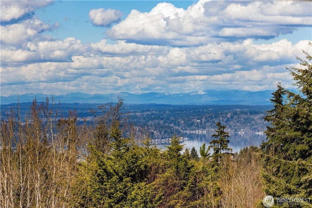 Photo of 5579 168th PL Pl SE, Bellevue, WA 98006 (MLS # 2343103)