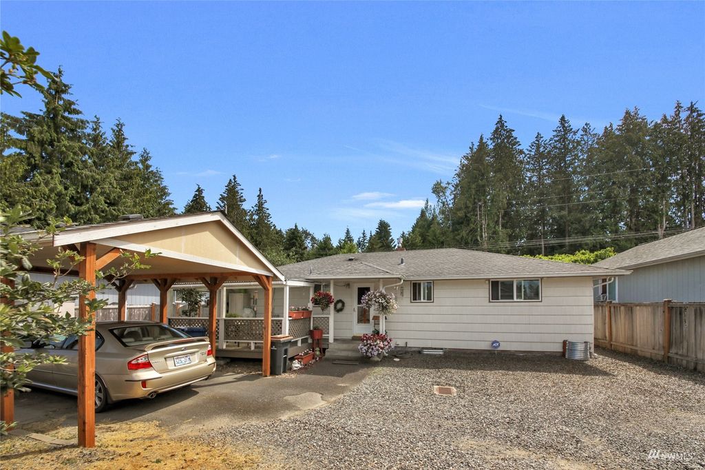 Photo of 5620 100th Place NE, Marysville, WA 98270 (MLS # 1977590)
