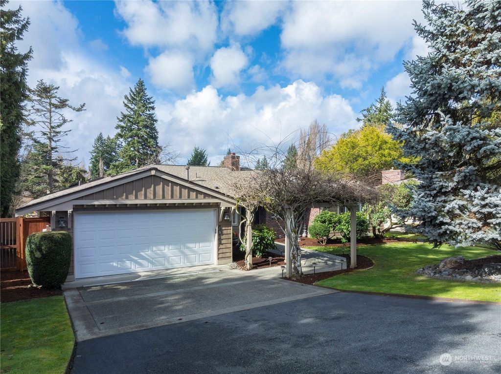 Photo of 4011 85th Avenue SE, Mercer Island, WA 98040 (MLS # 2207520)