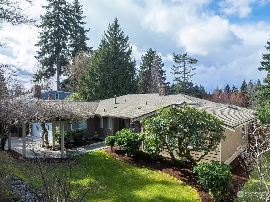 Photo of 4011 85th Avenue SE, Mercer Island, WA 98040 (MLS # 2207520)
