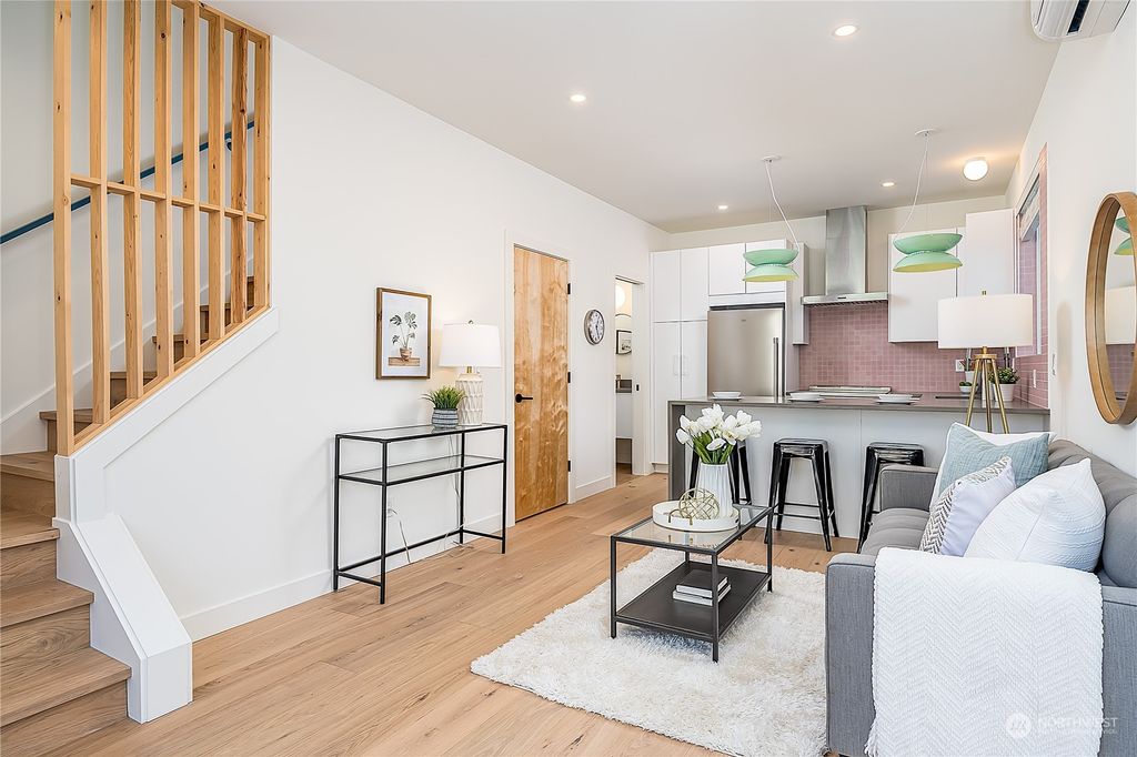 Photo of 916 N 100th Street #B, Seattle, WA 98133 (MLS # 2247410)