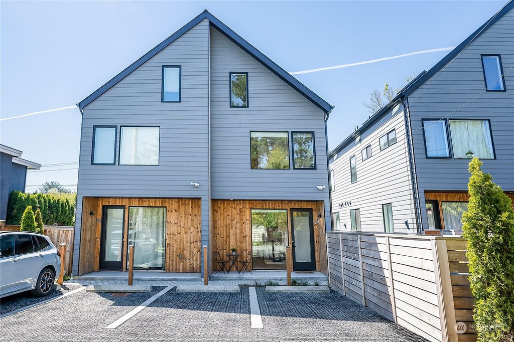 Photo of 916 N 100th Street #B, Seattle, WA 98133 (MLS # 2247410)