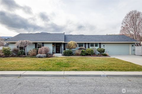 Photo of 1484 Elmwood Street, Wenatchee, WA 98801 (MLS # 2480886)