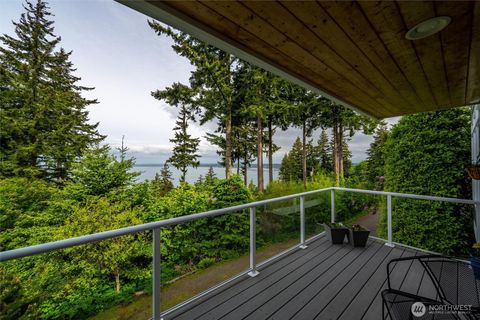 Photo of 409 Morey Avenue, Bellingham, WA 98225 (MLS # 2378674)