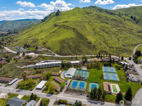 Photo of 1818 Skyline Drive #21, Wenatchee, WA 98801 (MLS # 2486879)