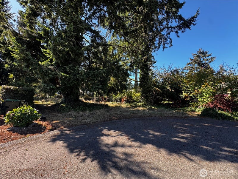 1713 Mike Court NE