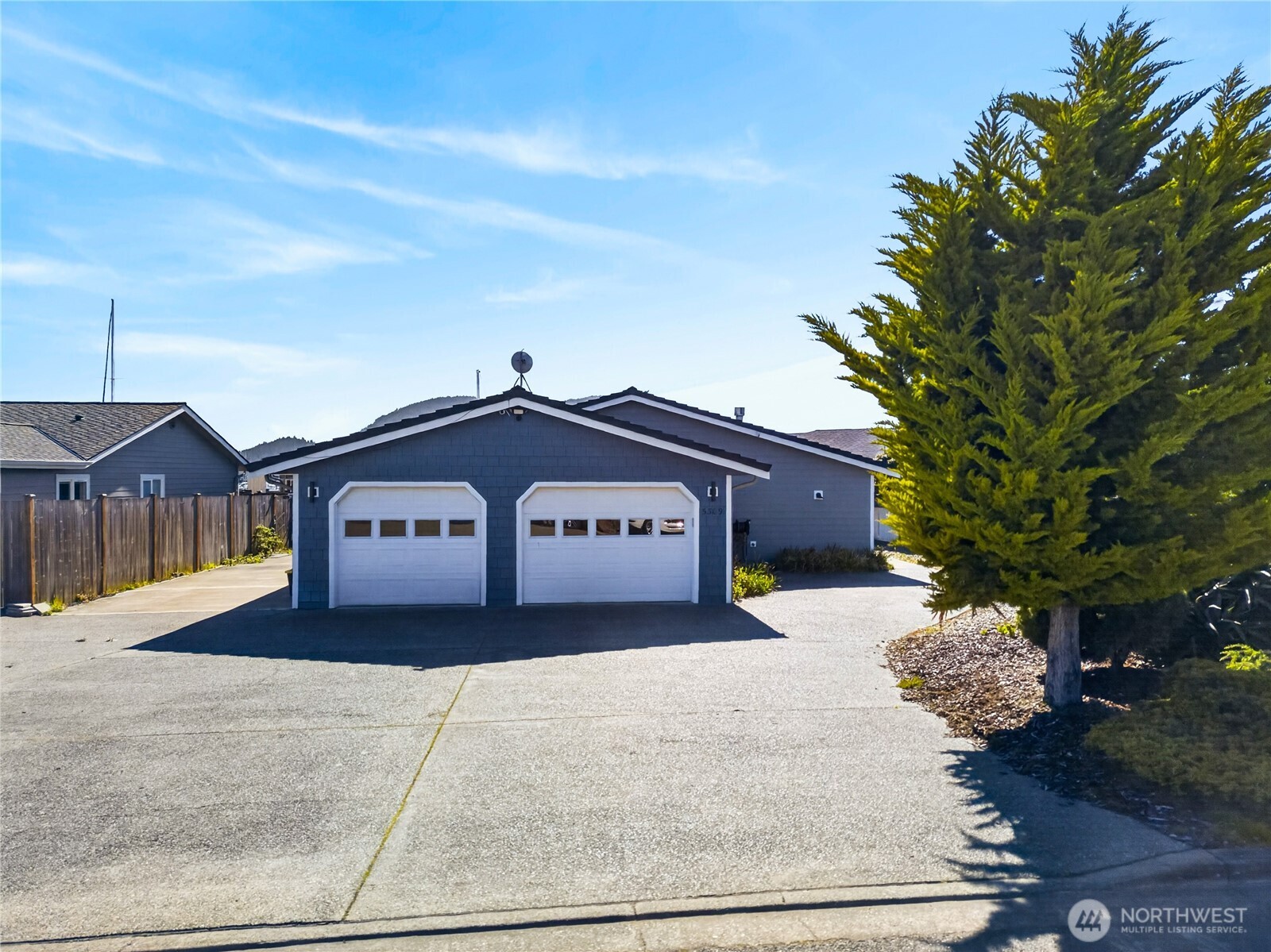 Anacortes, Washington, 98221, United States, 3 Bedrooms Bedrooms, ,3 BathroomsBathrooms,Residential,Active,2037569