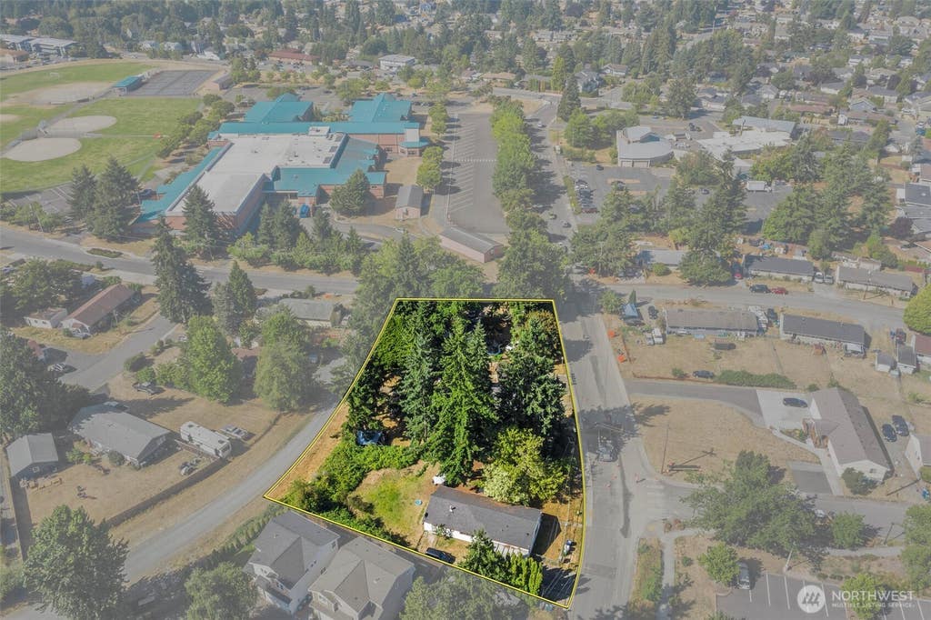 Photo of 1526 Harrington Avenue NE, Renton, WA 98056 (MLS # 2516621)
