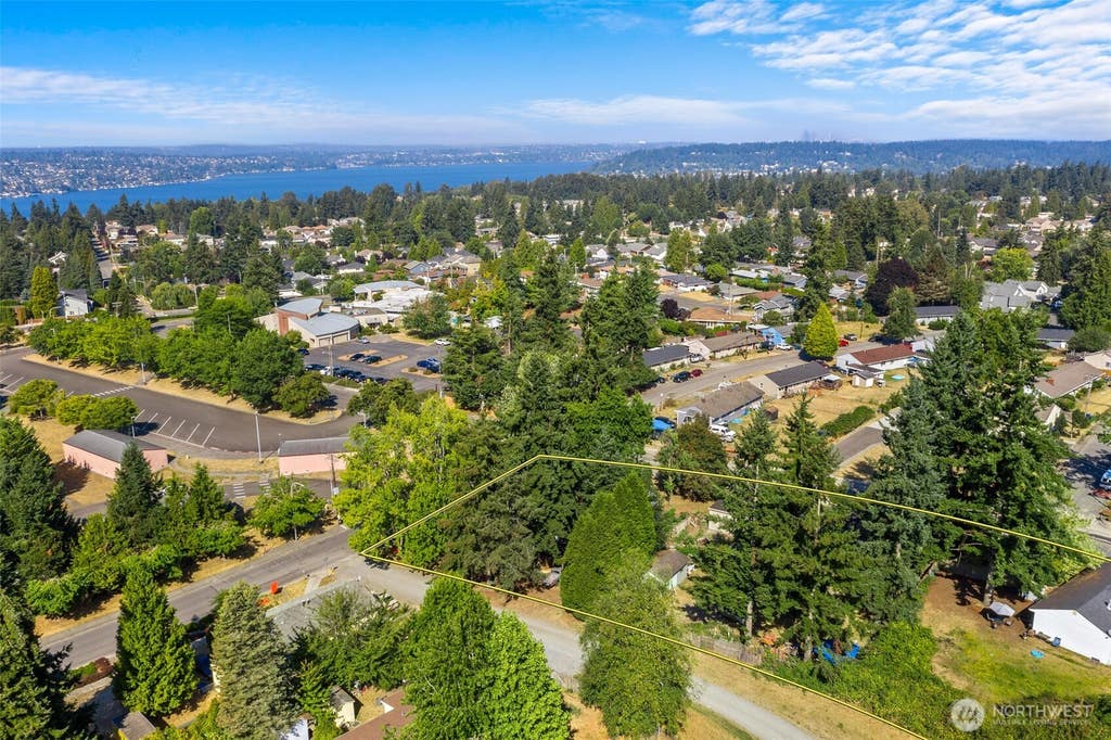 Photo of 1526 Harrington Avenue NE, Renton, WA 98056 (MLS # 2516621)