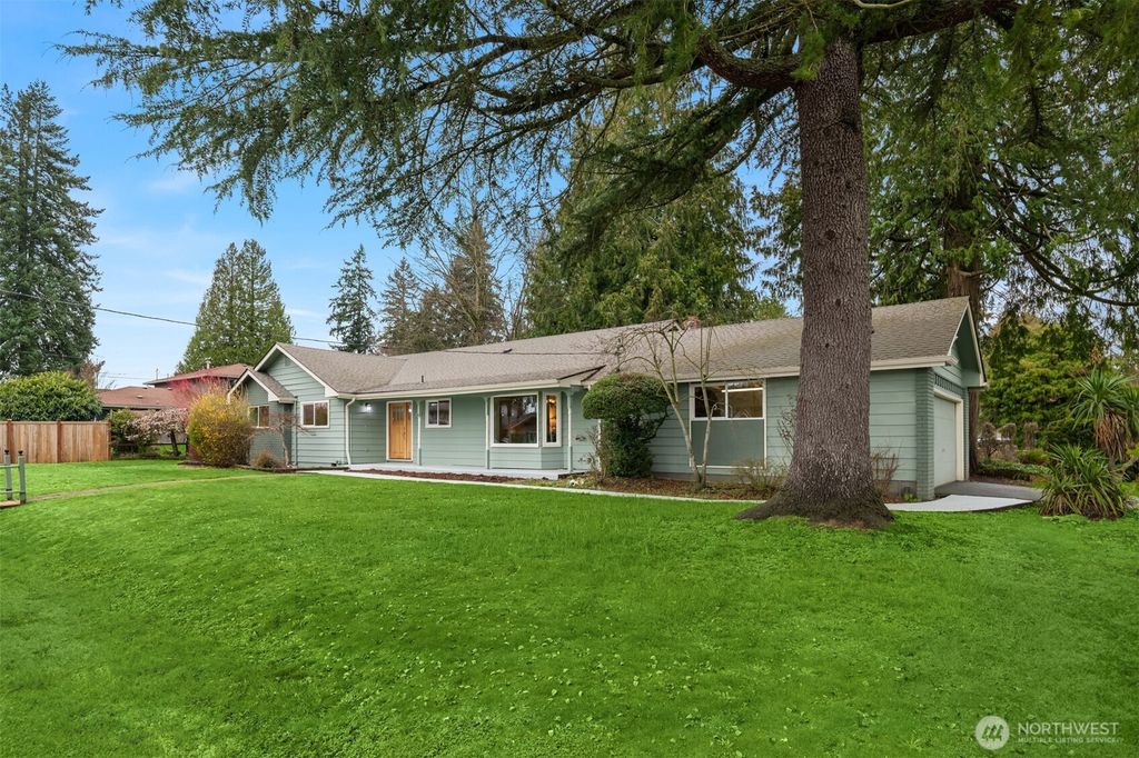 Photo of 1113 180th Street SW, Lynnwood, WA 98037 (MLS # 2492955)