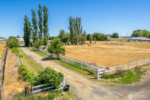 Photo of 10820 Dune Lake Loop SE, Moses Lake, WA 98837 (MLS # 2543376)