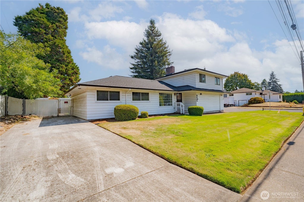 Photo of 8605 NW 9th Avenue, Vancouver, WA 98665 (MLS # 2577128)