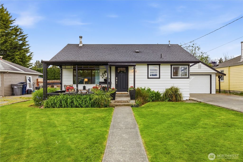 Photo of 800 Myrtine Street, Enumclaw, WA 98022 (MLS # 2514437)