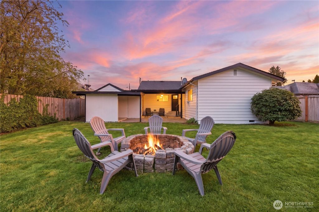 Photo of 800 Myrtine Street, Enumclaw, WA 98022 (MLS # 2514437)