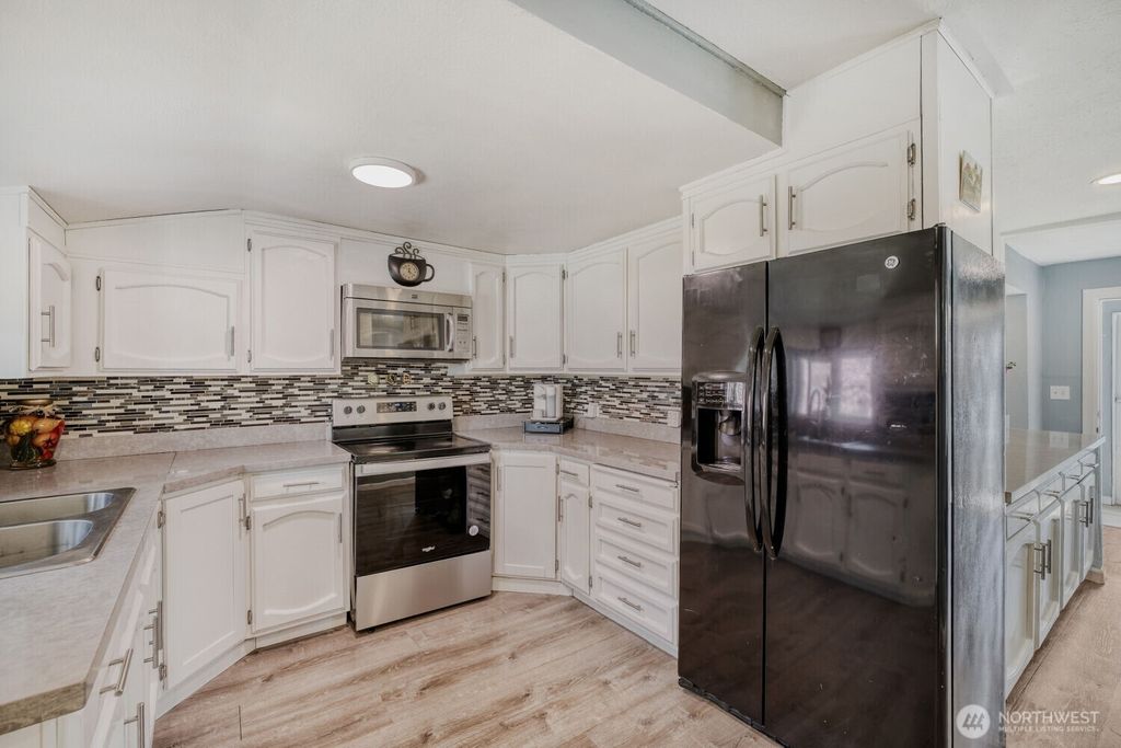 Photo of 908 9th Street NE, Auburn, WA 98002 (MLS # 2513318)
