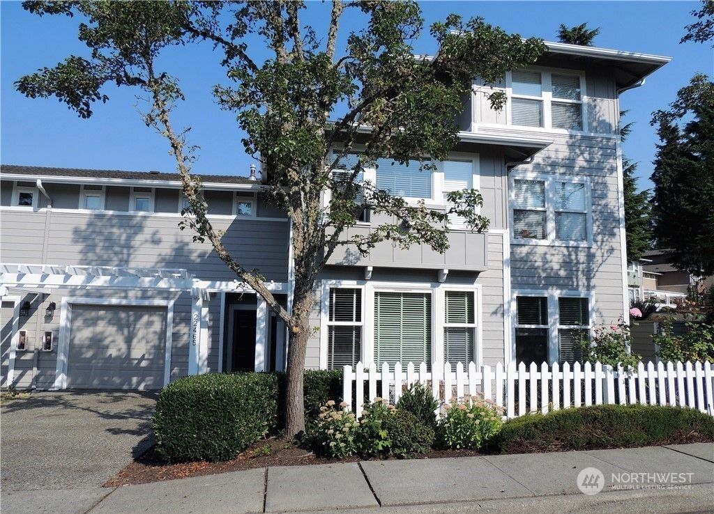 Photo of 22465 SE Highland Terrace, Issaquah, WA 98029 (MLS # 2044063)