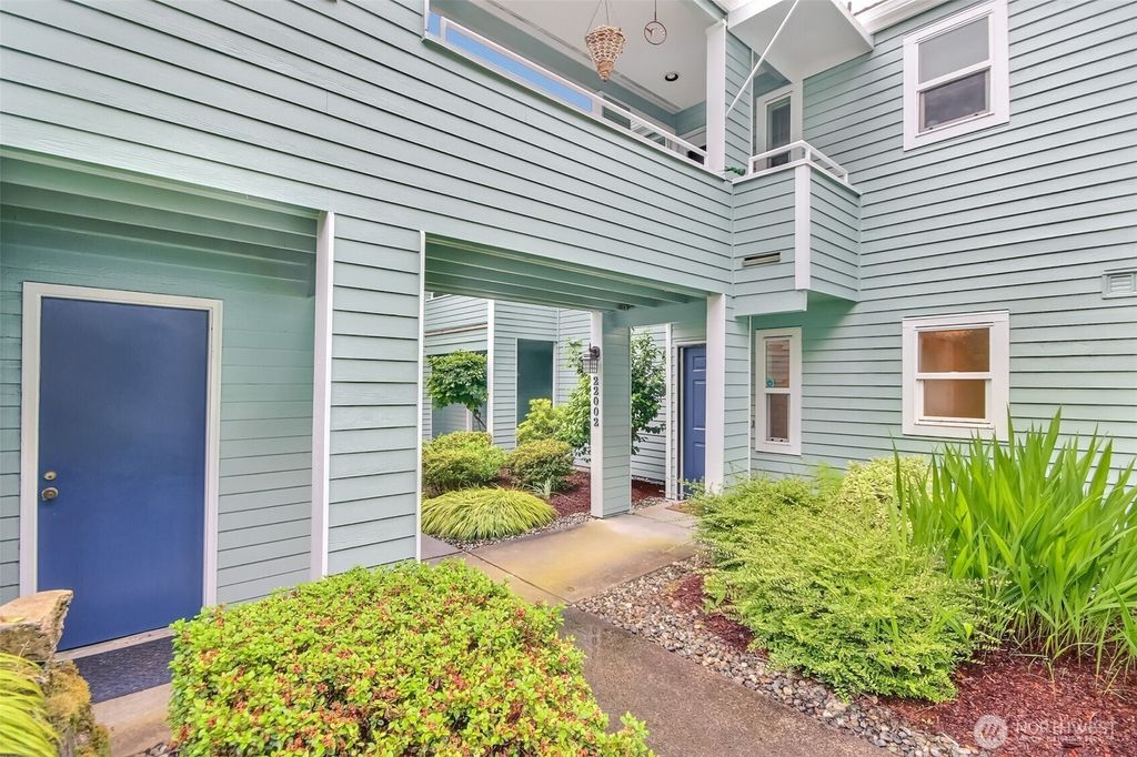 Photo of 22002 SE 40th Lane #1111, Issaquah, WA 98029 (MLS # 2384876)