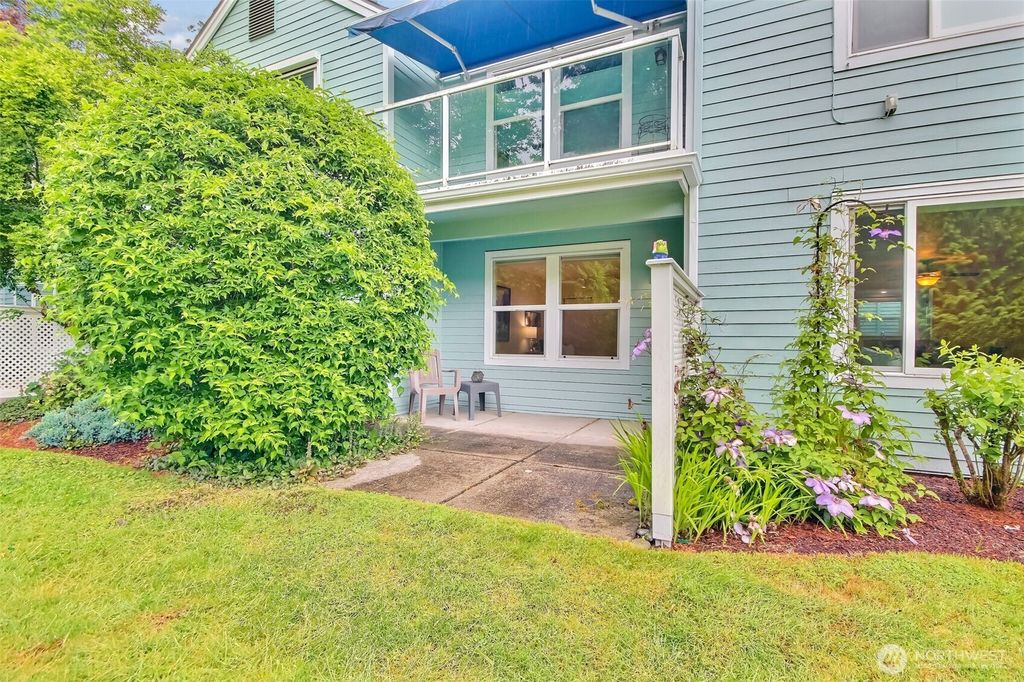 Photo of 22002 SE 40th Lane #1111, Issaquah, WA 98029 (MLS # 2384876)