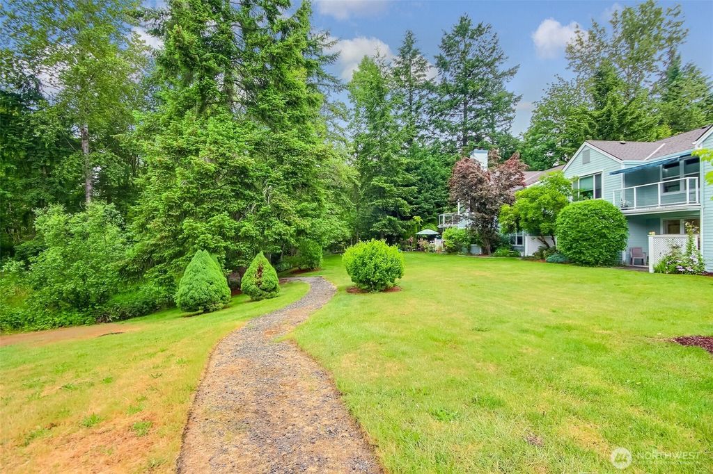Photo of 22002 SE 40th Lane #1111, Issaquah, WA 98029 (MLS # 2384876)