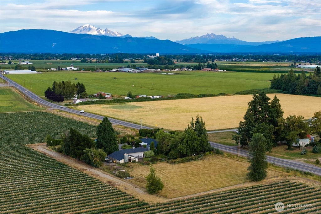 Photo of 354 W Badger Road, Lynden, WA 98264 (MLS # 2562892)