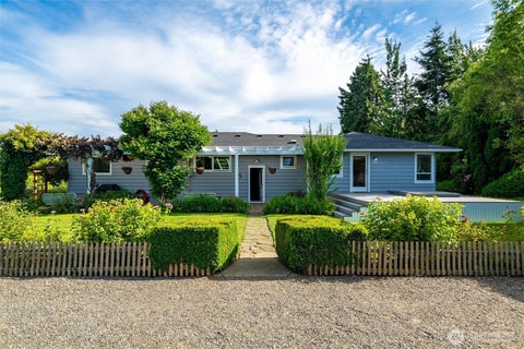 Photo of 354 W Badger Road, Lynden, WA 98264 (MLS # 2562892)