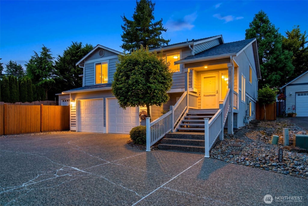 Photo of 7624 E Casino Road, Everett, WA 98203 (MLS # 2540393)