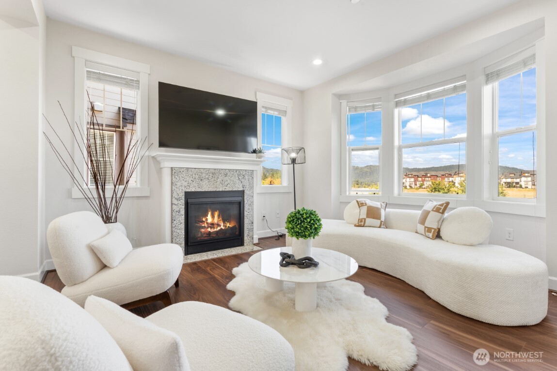 1362 Williamsburg Walk NE 98029