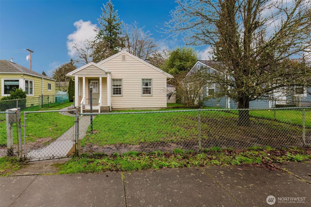 Photo of 1342 N Montgomery Avenue, Bremerton, WA 98312 (MLS # 2476896)