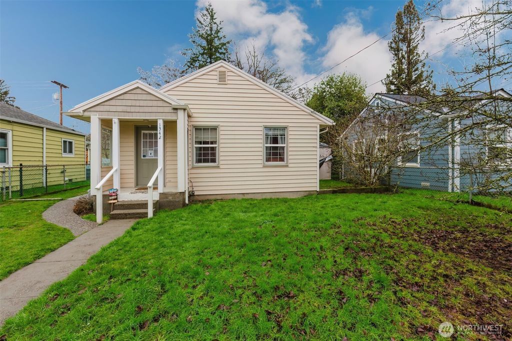 Photo of 1342 N Montgomery Avenue, Bremerton, WA 98312 (MLS # 2476896)