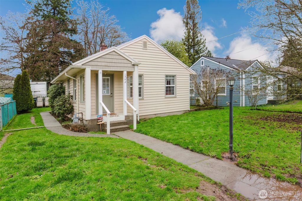 Photo of 1342 N Montgomery Avenue, Bremerton, WA 98312 (MLS # 2476896)