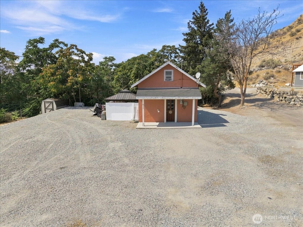 Photo of 617 N Bradley Street, Chelan, WA 98816 (MLS # 2571618)