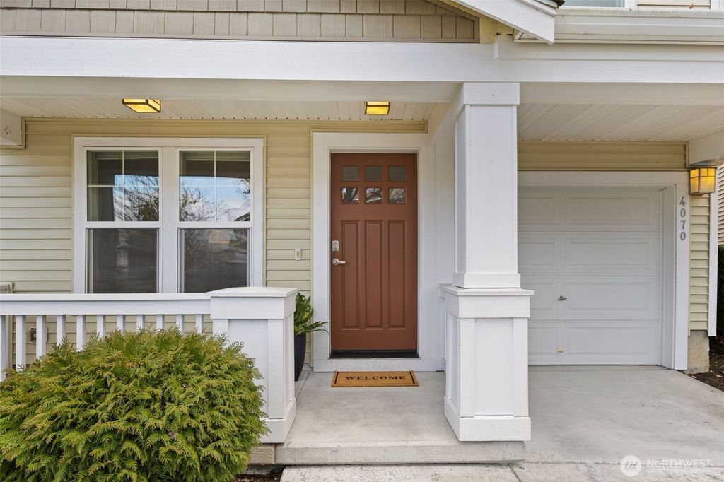 Photo of 4070 S 212th Court #17, SeaTac, WA 98198 (MLS # 2339189)