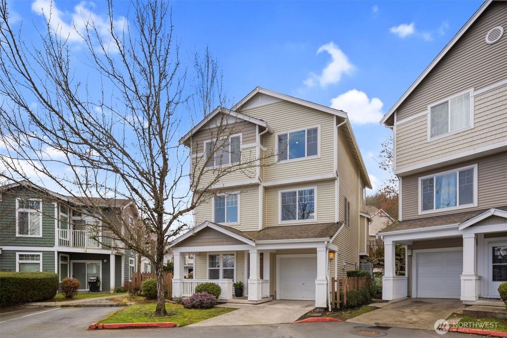 Photo of 4070 S 212th Court #17, SeaTac, WA 98198 (MLS # 2339189)