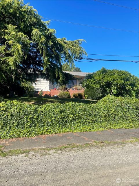 Photo of 811 Wyoming Street, Raymond, WA 98577 (MLS # 2291851) Photo of 811 Wyoming Street, Raymond, WA 98577 (MLS # 2291851)