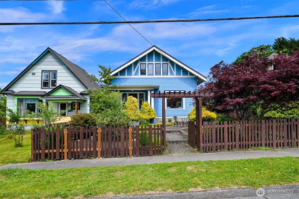 Photo of 905 E Maple Street, Bellingham, WA 98225 (MLS # 2532985)