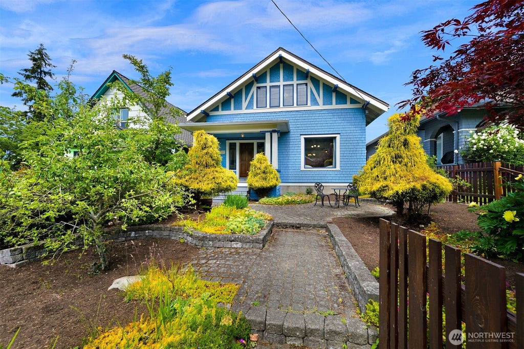 Photo of 905 E Maple Street, Bellingham, WA 98225 (MLS # 2532985)