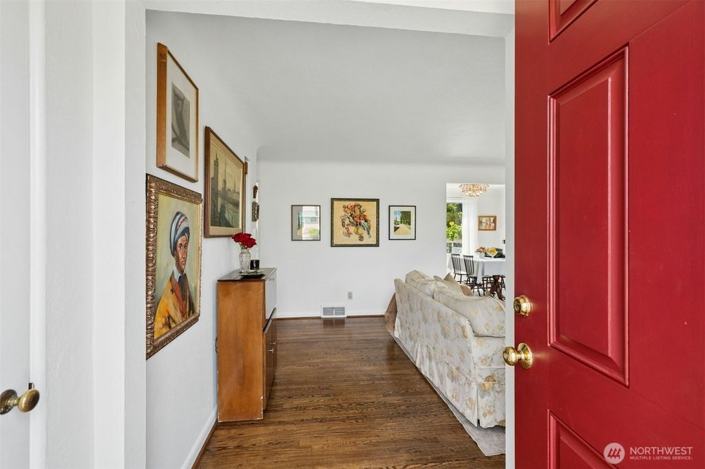 Photo of 1217 S Charlestown Street, Seattle, WA 98108 (MLS # 2558385)