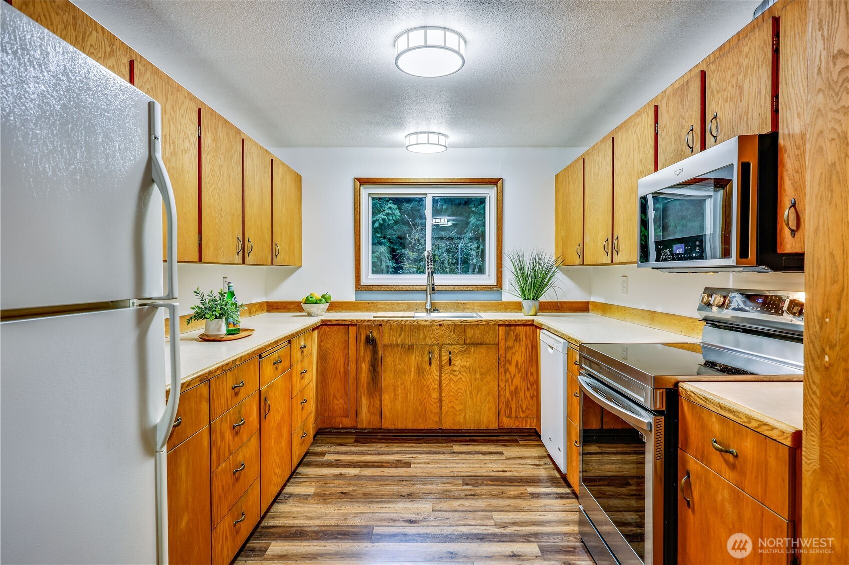 4005 NE Kedros Drive