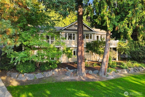 Photo of 6720 W Mercer Way, Mercer Island, WA 98040 (MLS # 2591198)