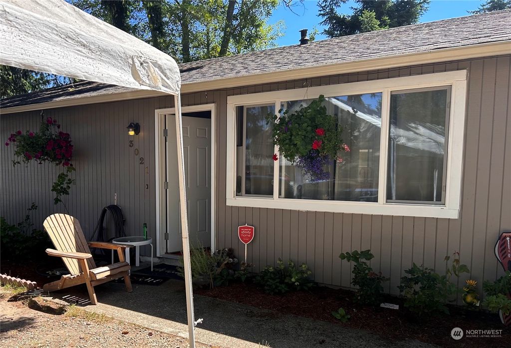 Photo of 3021 SW 316th Street, Federal Way, WA 98023 (MLS # 2192006)